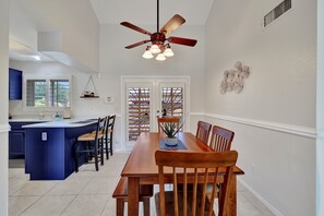 Dining - Spring Training, Heated Pool, Big Yard, Grill, Quiet Neighborhood (Peoria)