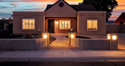 Spring Training, Heated Pool, Big Yard, Grill, Quiet Neighborhood