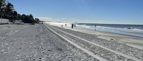 Beach nearby, sun-loungers