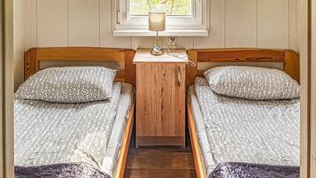 2 bedrooms, bed sheets