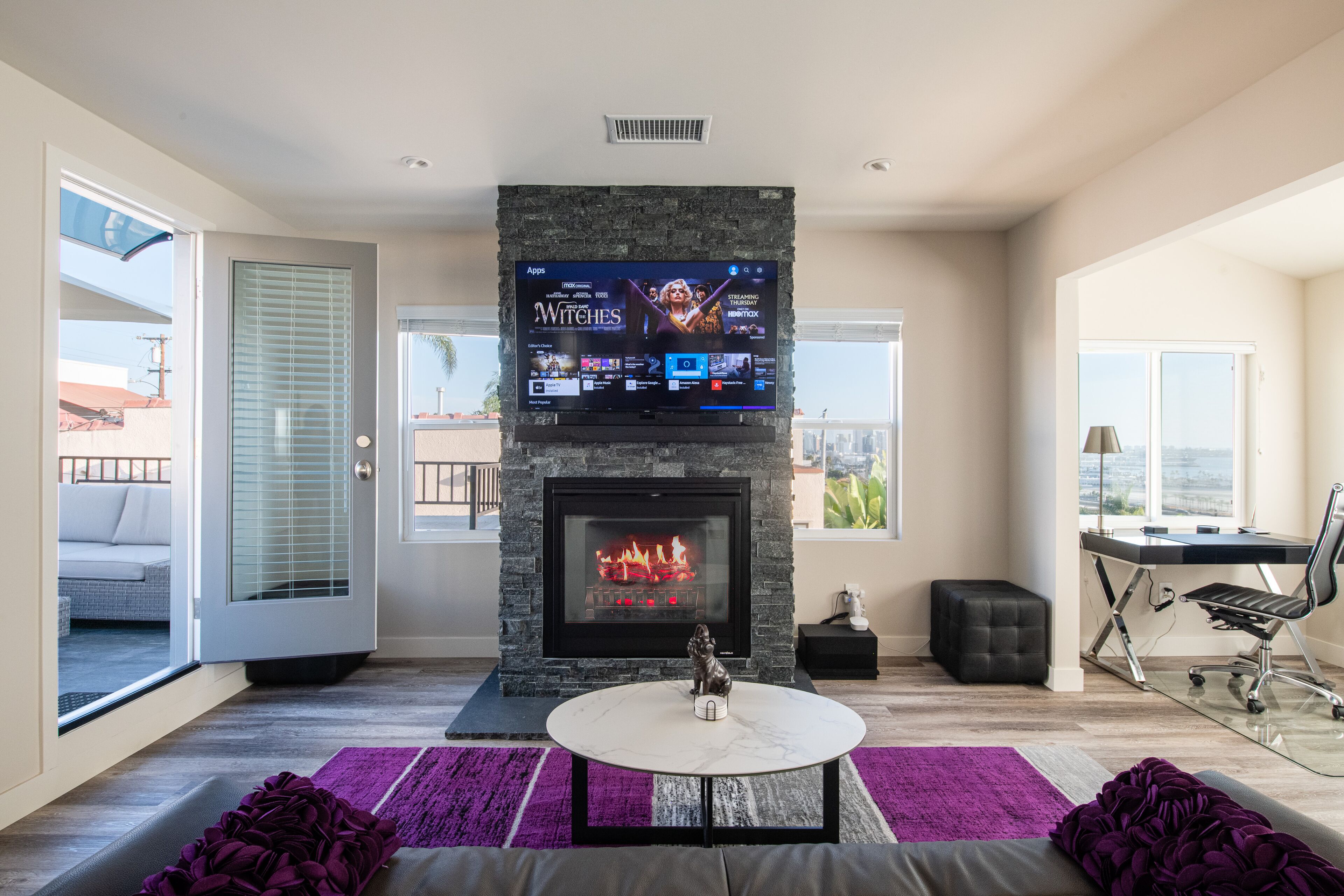 Smart TV, fireplace