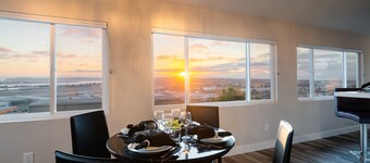 Spectacular WaterView-New Penthouse Villa private hottub deck fire pit table bbq