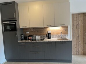 Kühlschrank, Ofen, Geschirrspüler, Toaster