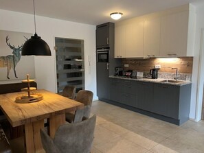 Kühlschrank, Ofen, Geschirrspüler, Toaster