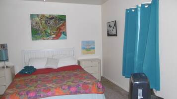 2 bedrooms, desk, free WiFi, bed sheets