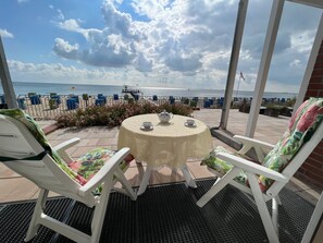 Outdoor dining - Nordland Appartments - Apartment Sylt - Directly by the sea, you can't get any closer! - (Wyk auf Föhr)