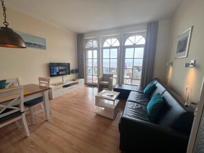 TV, DVD player, stereo - Nordland Appartments - Apartment Sylt - Directly by the sea, you can't get any closer! - (Wyk auf Föhr)