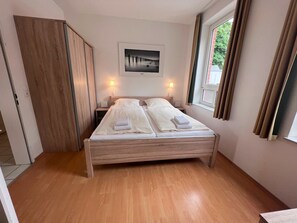 3 Schlafzimmer, Schreibtisch, WLAN, Bettwäsche