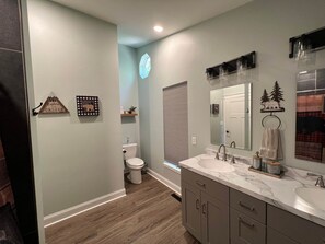 تجهيزات دش، مجففات شعر، مناشف، صابون