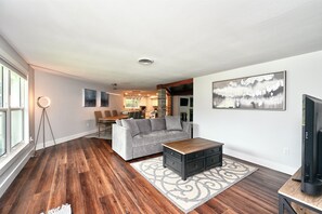 Living area - Shanti Nivas 'Peaceful Abode' Sarasota Calling (Sarasota)