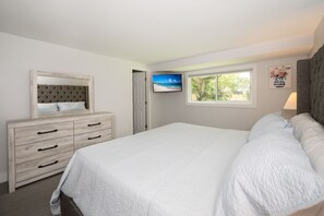 4 bedrooms, iron/ironing board, free WiFi, bed sheets
