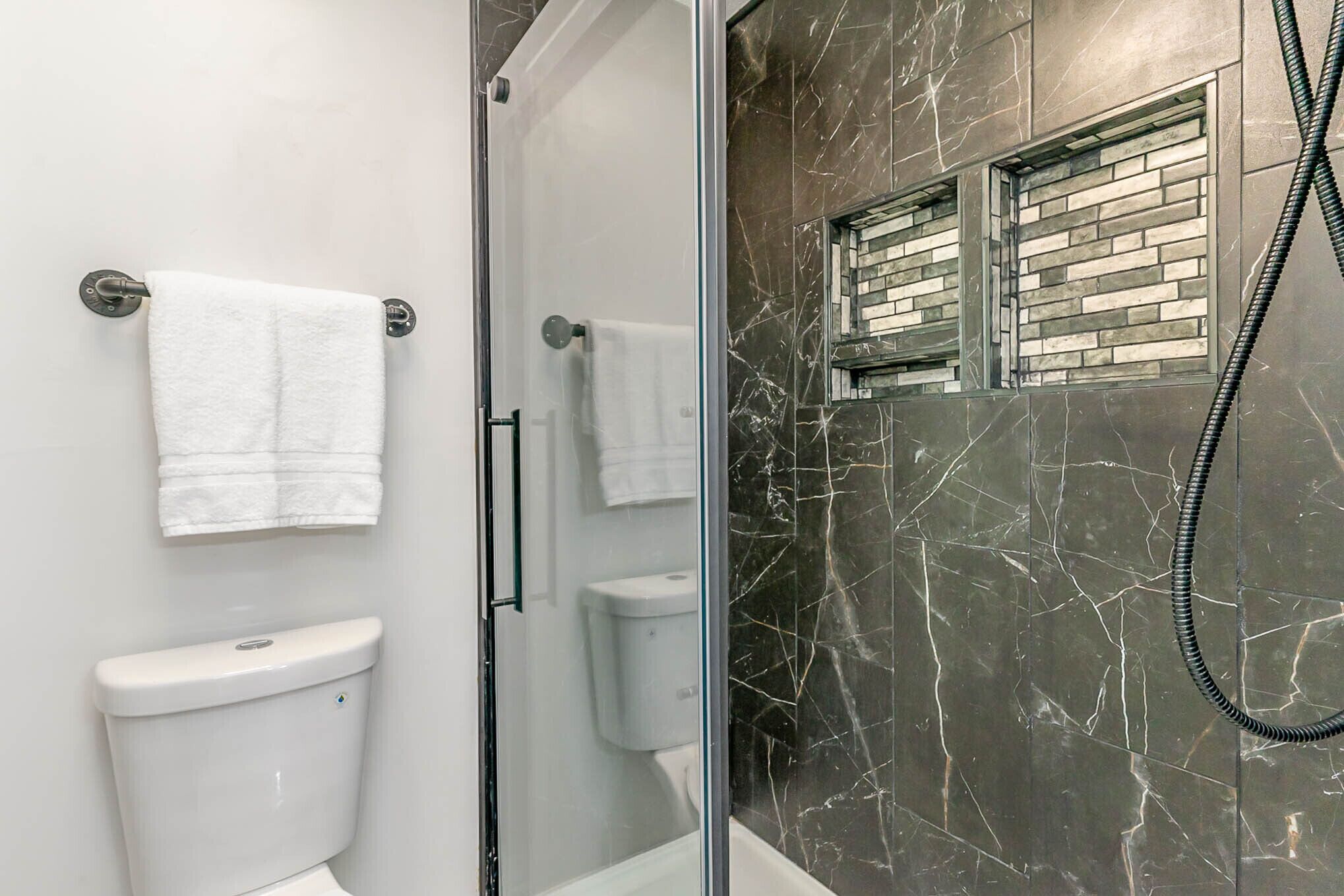 Peaceful views, 10-Minutes from the Ocean and all Amenities 