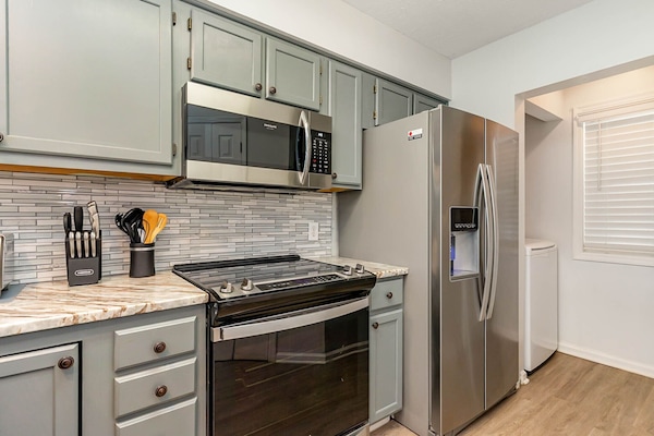 Frigorífic, microones, forn i placa de cuina