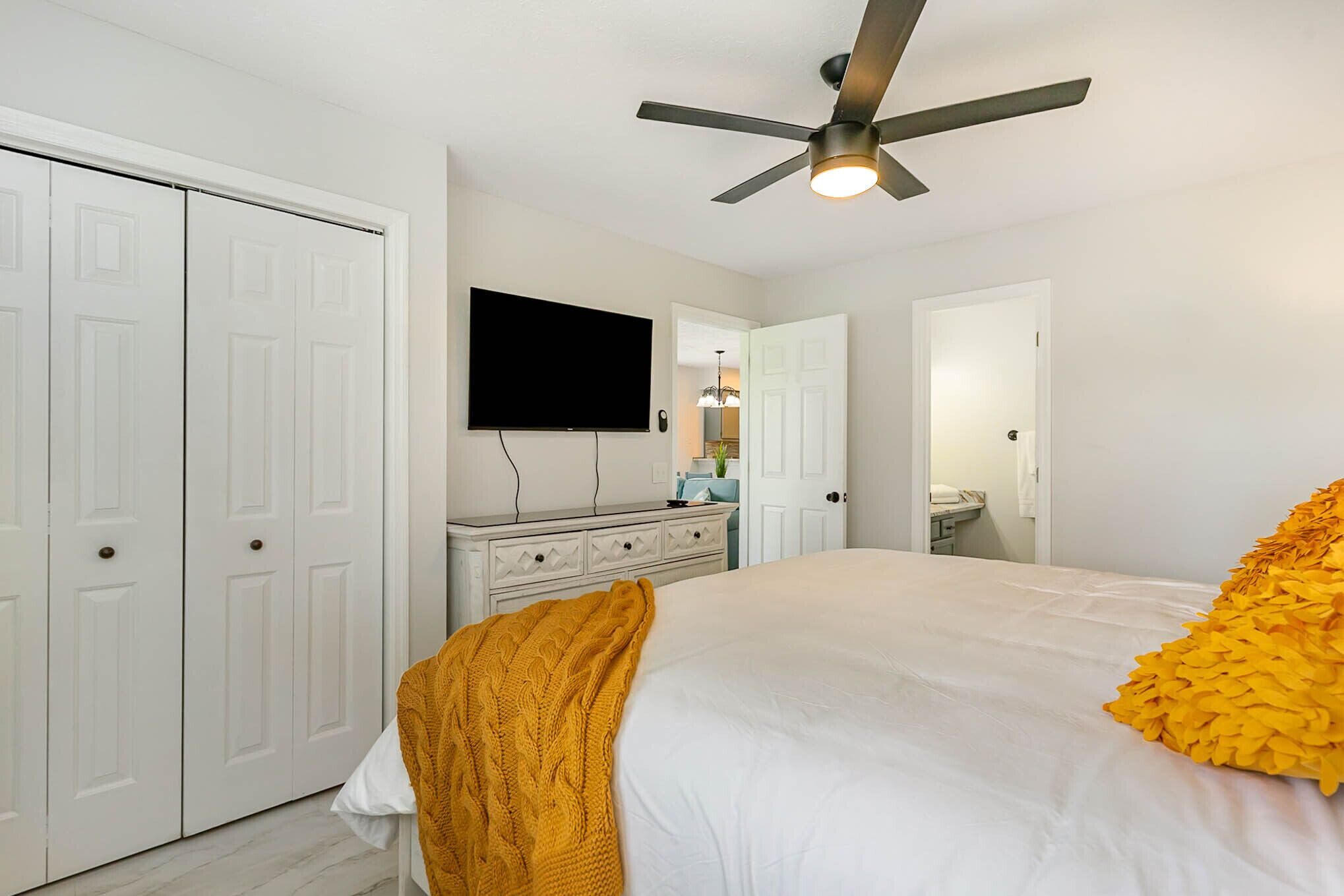 Peaceful views, 10-Minutes from the Ocean and all Amenities 