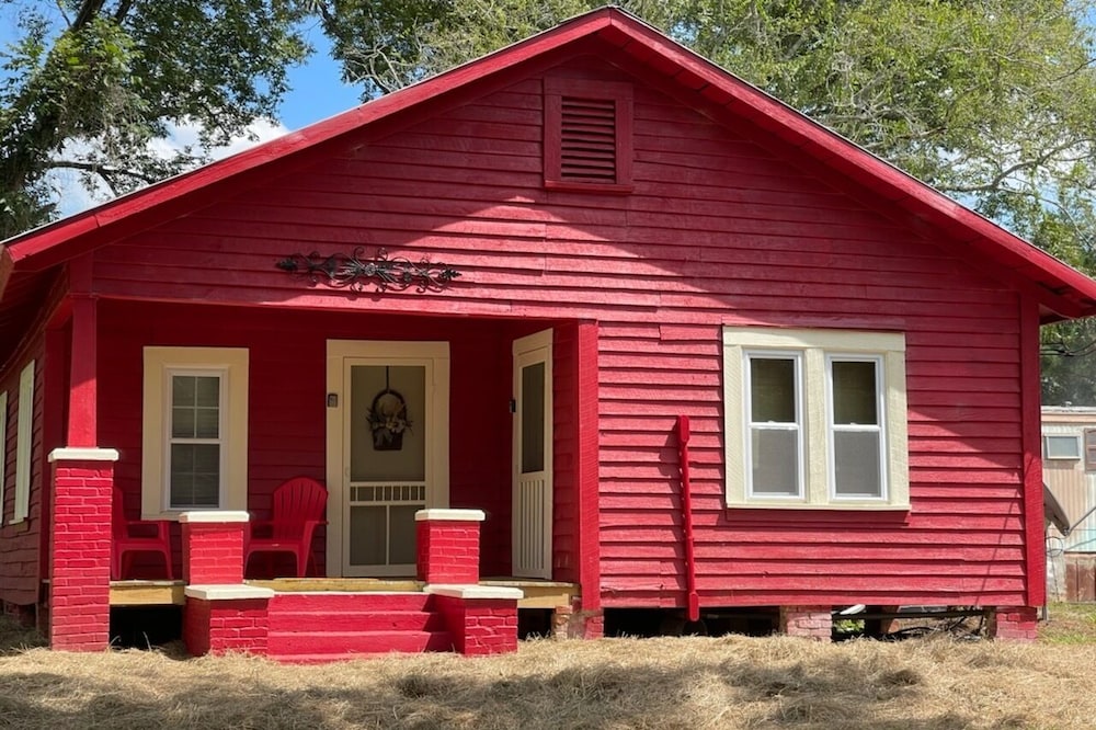 Cozy country home near Lake Eaufula and hunting