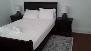 3 Schlafzimmer, Schreibtisch, BĂŒgeleisen/BĂŒgelbrett, kostenloses WLAN