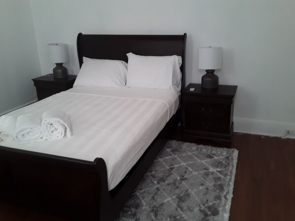 3 soverom, skrivebord, strykejern/-brett og wi-fi (inkludert)