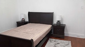 3 chambres, bureau, fer et planche à repasser, accès au Wi-Fi (inclus)