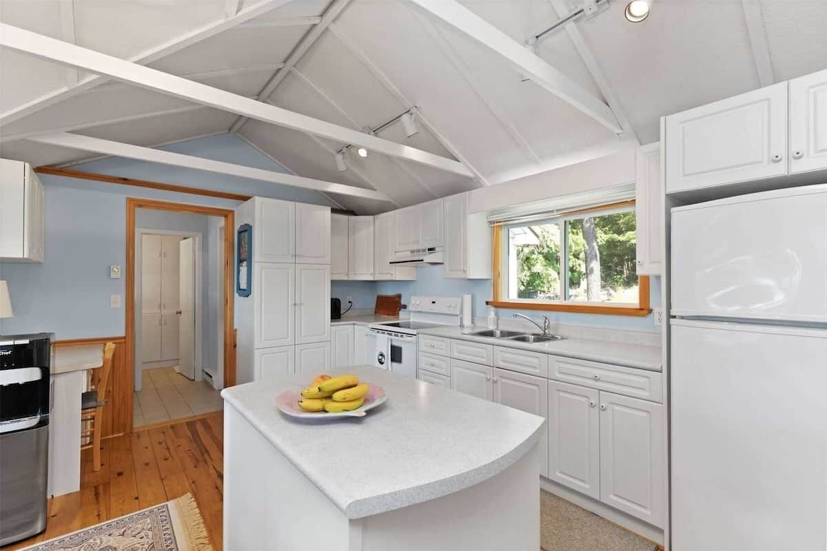 ~Waterfront Cottage in the heart of Parry Sound~