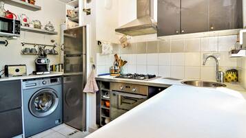 Réfrigérateur, four, plaque de cuisson, lave-vaisselle