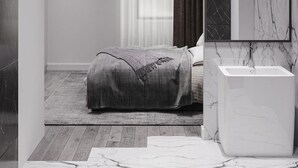 Een moderne slaapkamer met een bed, een grote spiegel, een witte wastafel en een marmeren vloer.