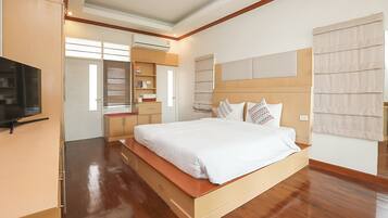 In-room safe, individually furnished, free WiFi