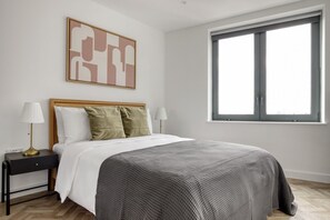 1 bedroom, iron/ironing board, WiFi, bed sheets - New Build Bromley by Bow Studio w/ Concierge, nr Shops, by Blueground (London)