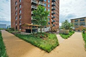 Children's area - New Build Bromley by Bow Studio w/ Concierge, nr Shops, by Blueground (London)
