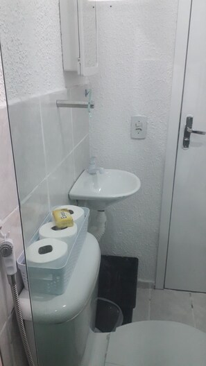 Dusche, Handtücher, Seife, Toilettenpapier