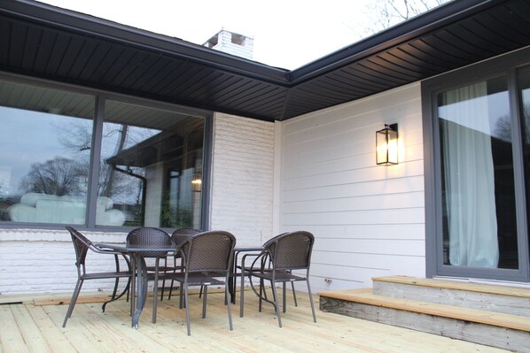 Outdoor dining