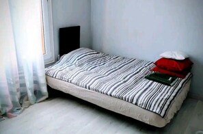 1 slaapkamer, een strijkplank/strijkijzer, gratis wifi, beddengoed