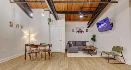 Washington302 · Luxury Industrial Style King SuiteA- Shawnee Mtn!