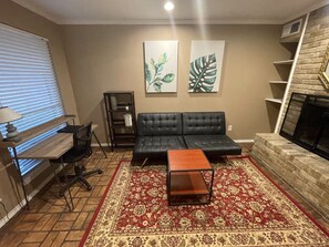 Smart TV - HWY Access|3BR|Free Parking & Coffee| Fast Wi-fi (Dallas)