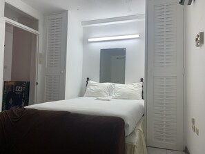 1 soverom, strykejern/-brett, wi-fi (inkludert) og sengetøy