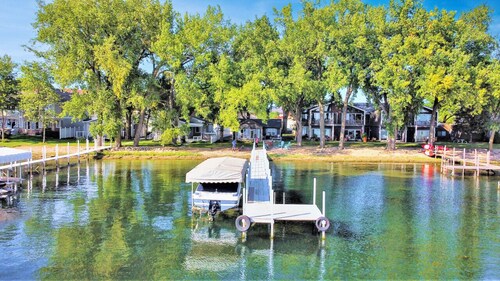 North Bay Retreat & Guest House on West Lake Okoboji