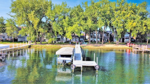 North Bay Retreat & Guest House on West Lake Okoboji