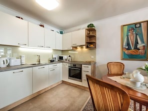 Kühlschrank, Mikrowelle, Ofen, Geschirrspüler