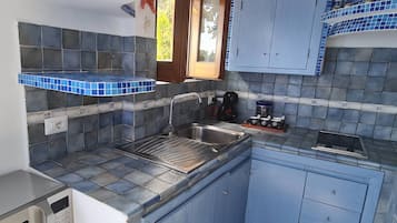 Fridge, microwave, stovetop