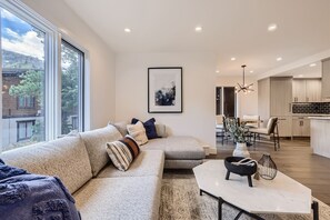 Smart TV, fireplace - 434 Gore Creek Dr., All Seasons D3-Vail Village-Remodeled, Pets (Vail)