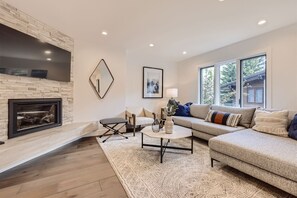 Smart TV, fireplace