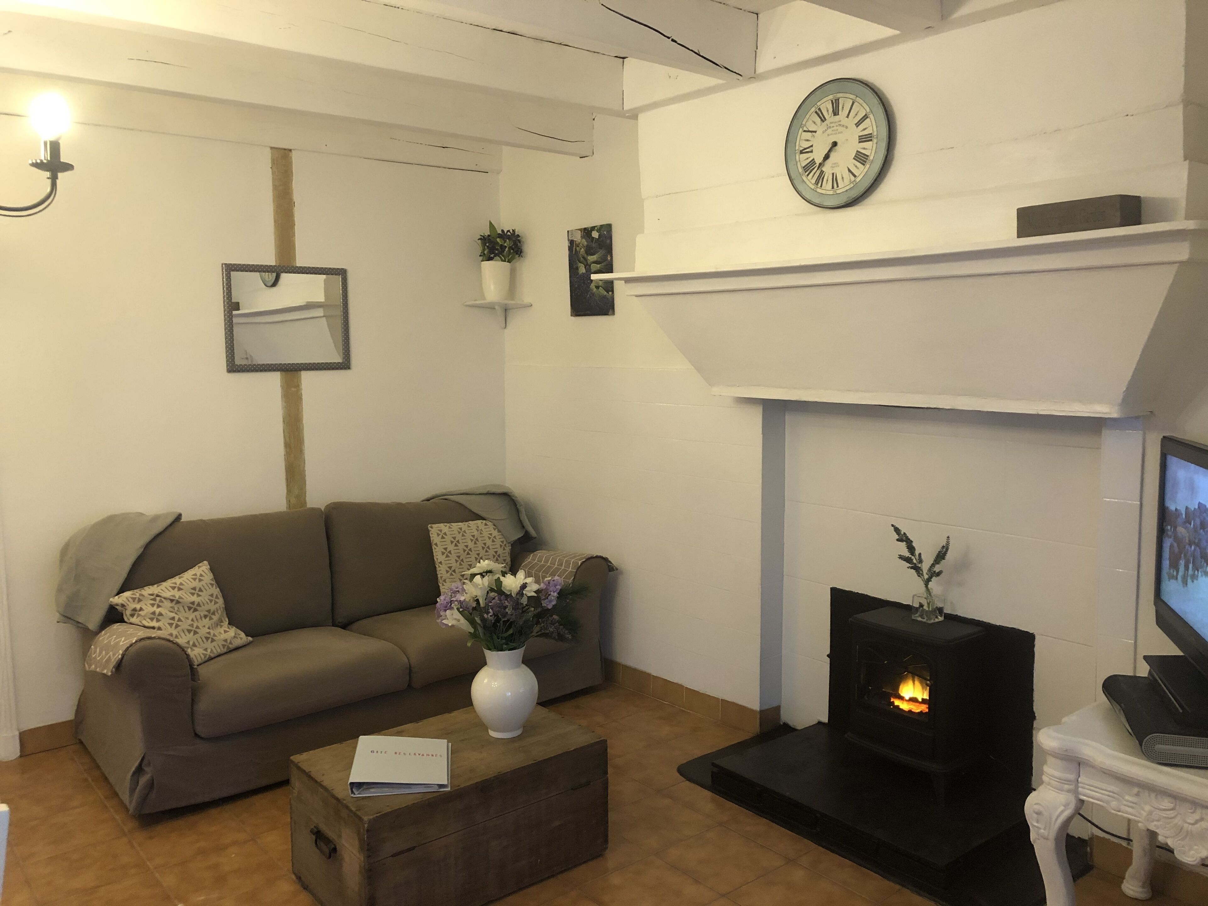 Pretty cosy Cottage sleeps 4 in Oradour Fanais,