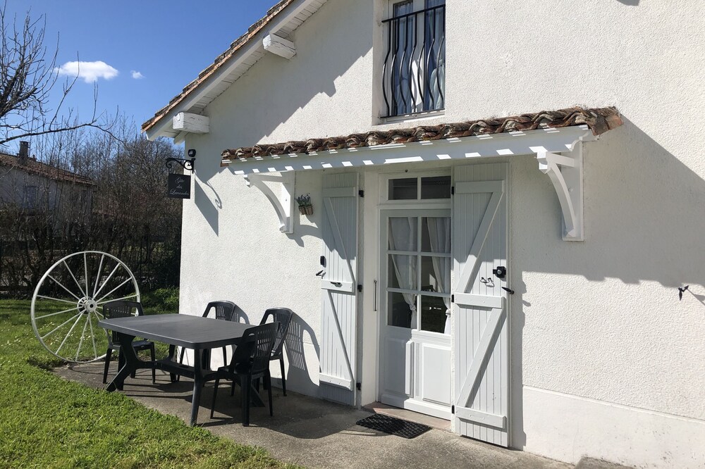 Pretty cosy Cottage sleeps 4 in Oradour Fanais,