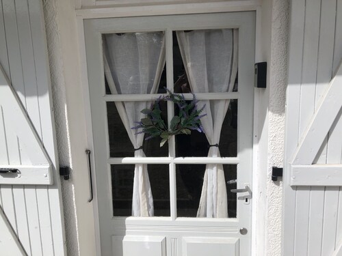 Gite des Lavandes Sleeps 4 with Patio