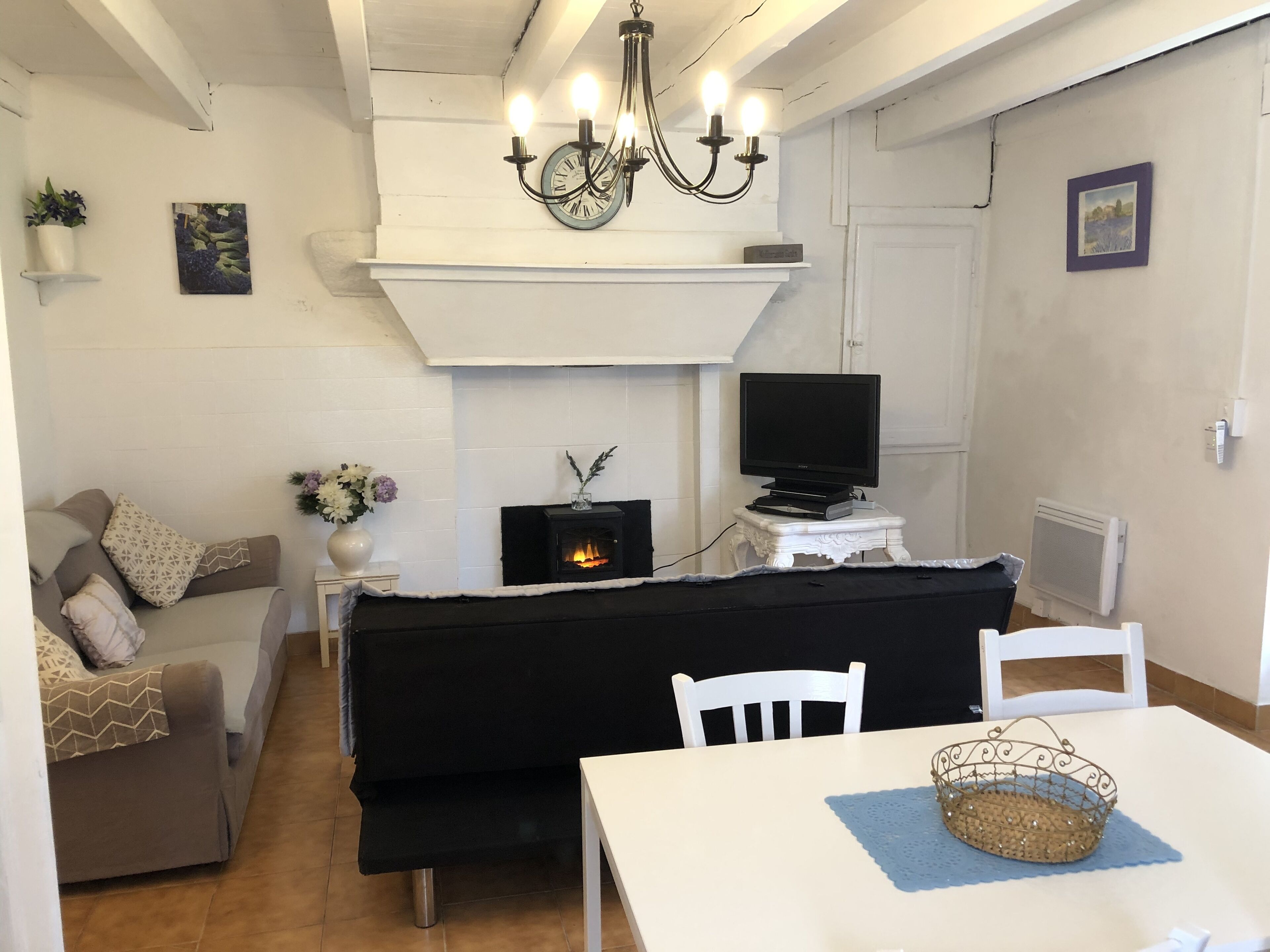 Télévision, cheminée