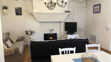 Télévision, cheminée