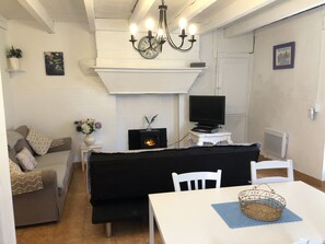 Télévision, cheminée