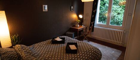 3 bedrooms, desk, iron/ironing board, WiFi