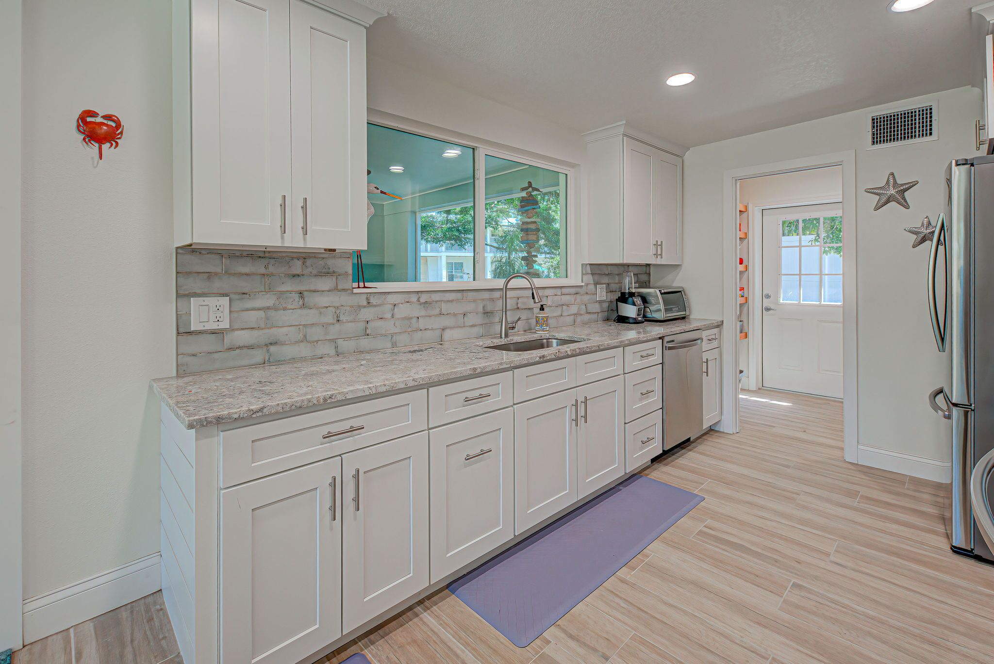 ثلاجة، ميكروويف، فرن، موقد طهي مسطح