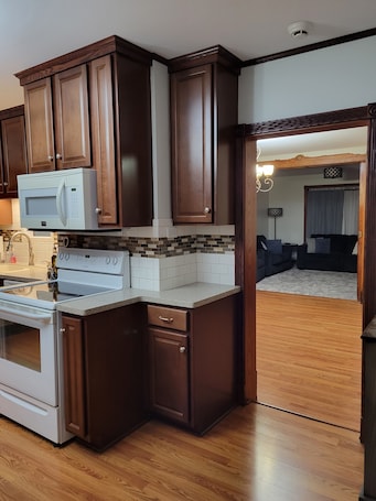 Fridge, microwave, oven, stovetop. Beautiful home with perfect location for EBT and train enthusiasts!
