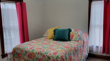 4 Schlafzimmer, Reisekinderbett, kostenloses WLAN, Bettwäsche